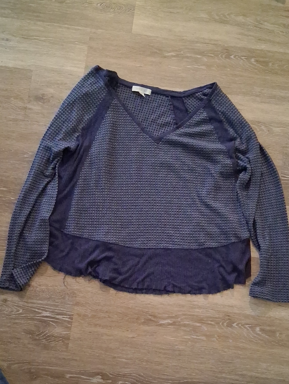 Lightweight Navy V-Neck Long Sleeve Top